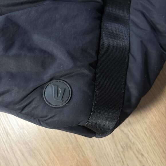 Vuori All Around Tote bag in black 12L laptop sleeve travel work - Picture 5 of 9